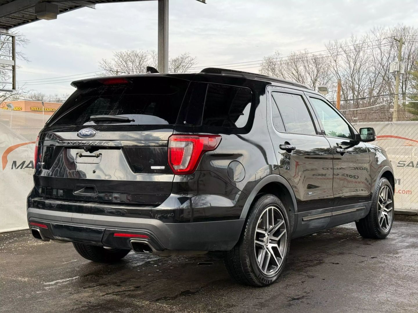 2017 Ford Explorer - Image 11