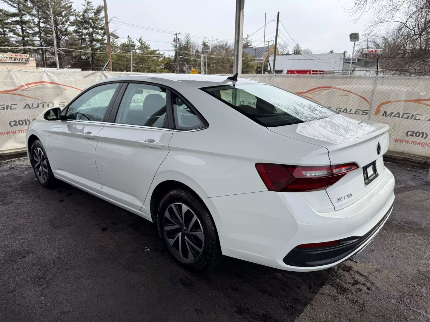 2022 Volkswagen Jetta - Image 13
