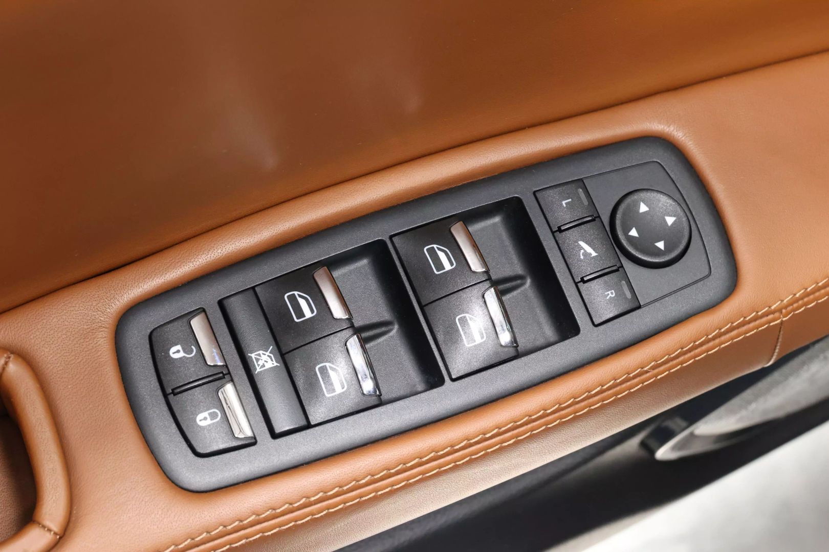 2017 Maserati Quattroporte - Image 10