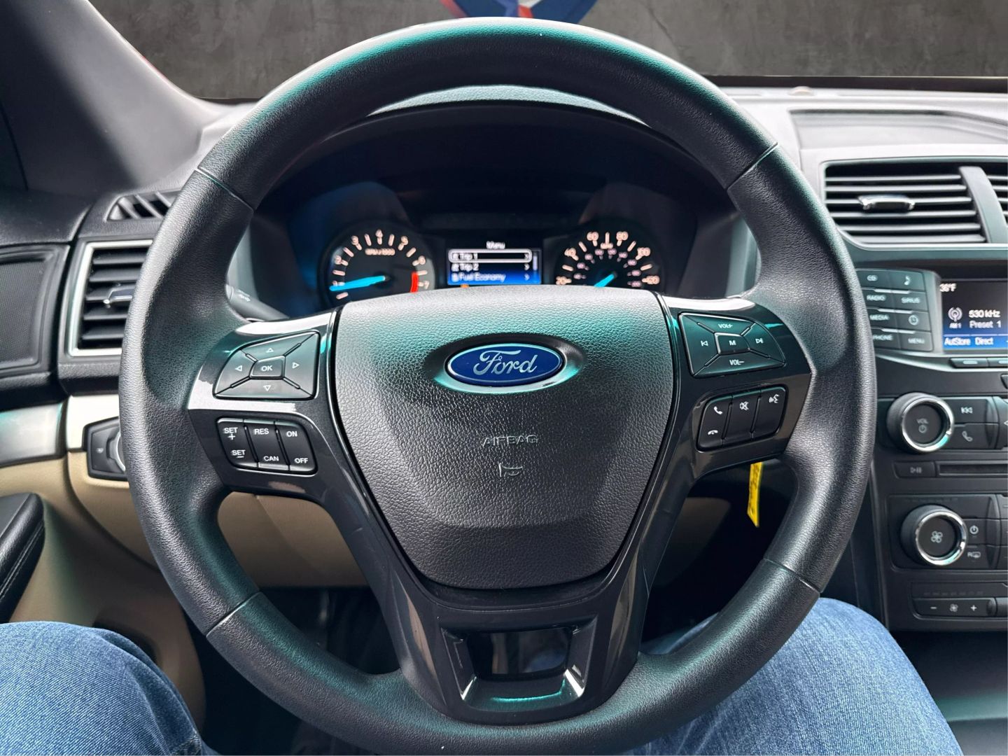 2017 Ford Explorer - Image 32
