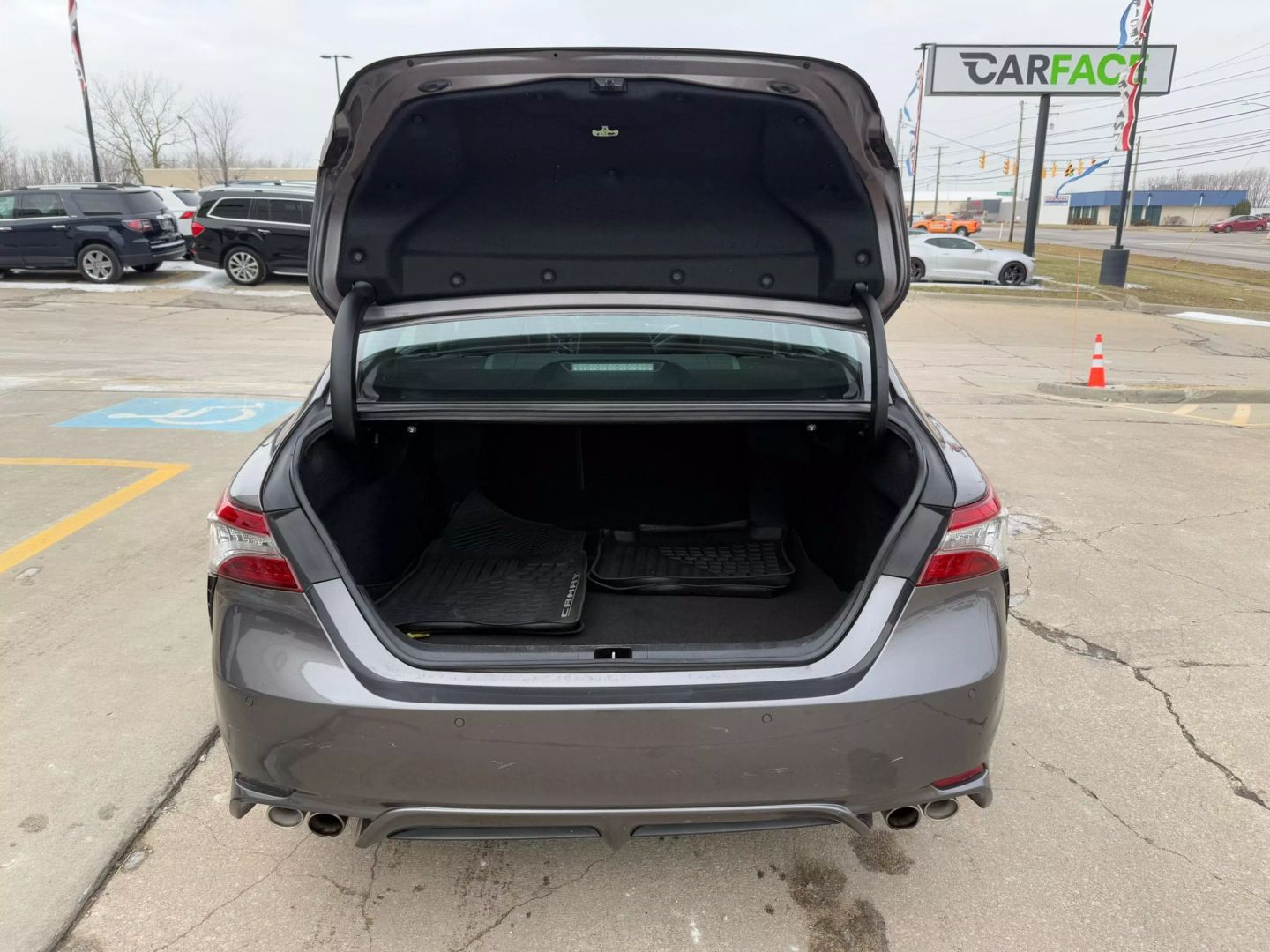 2018 Toyota Camry - Image 11