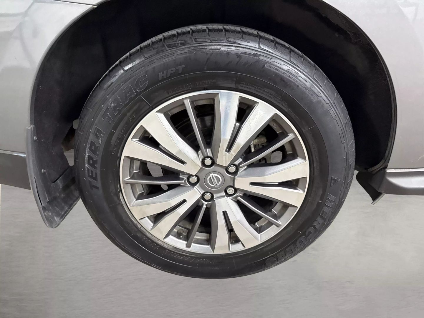 2019 Nissan Pathfinder - Image 14