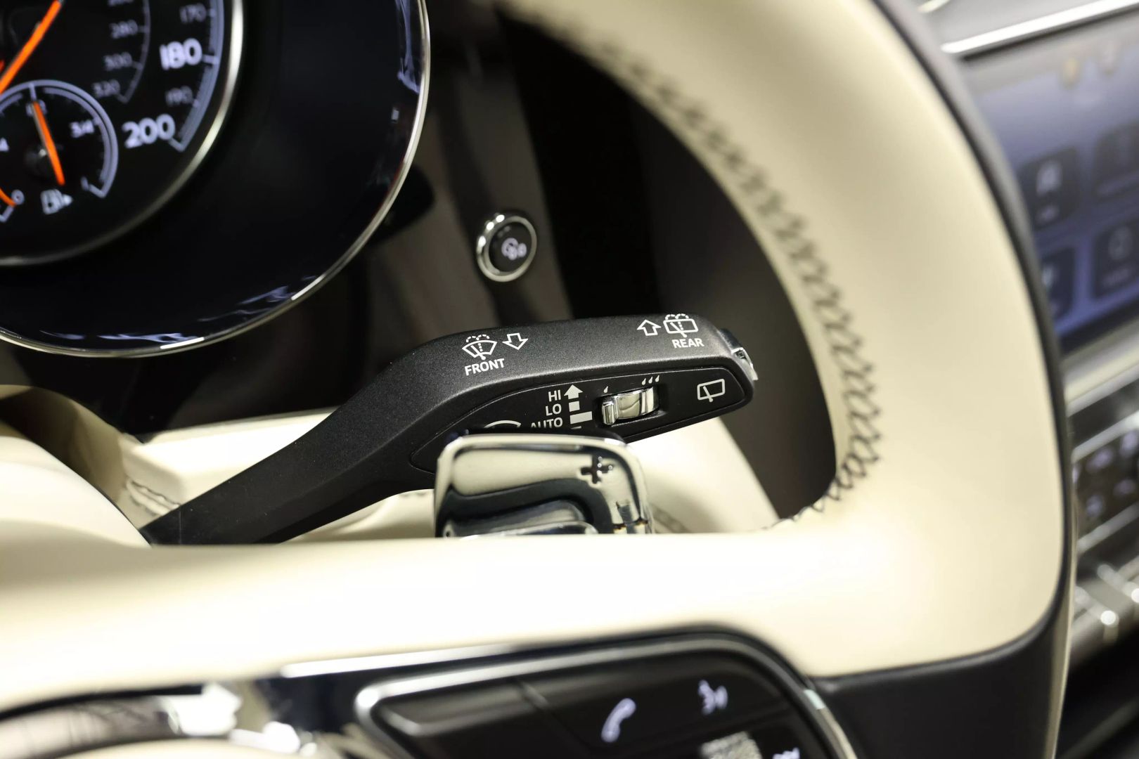 2017 Bentley Bentayga - Image 29