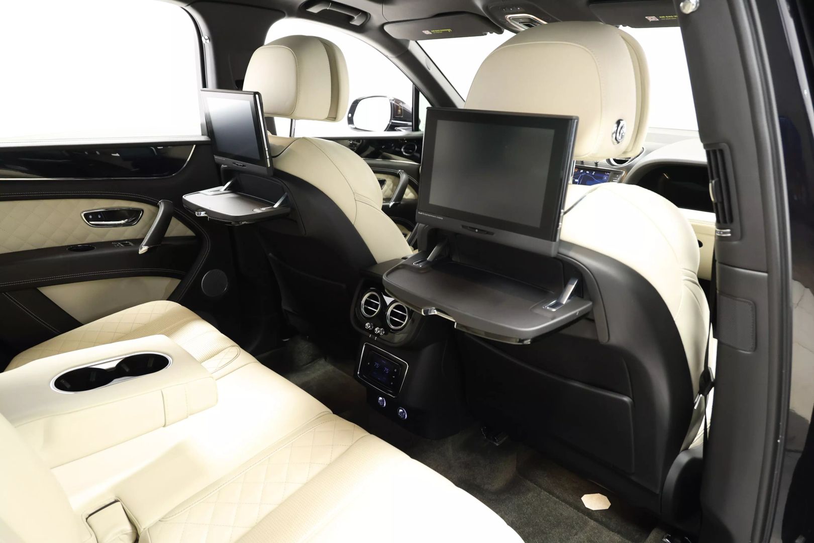 2017 Bentley Bentayga - Image 79
