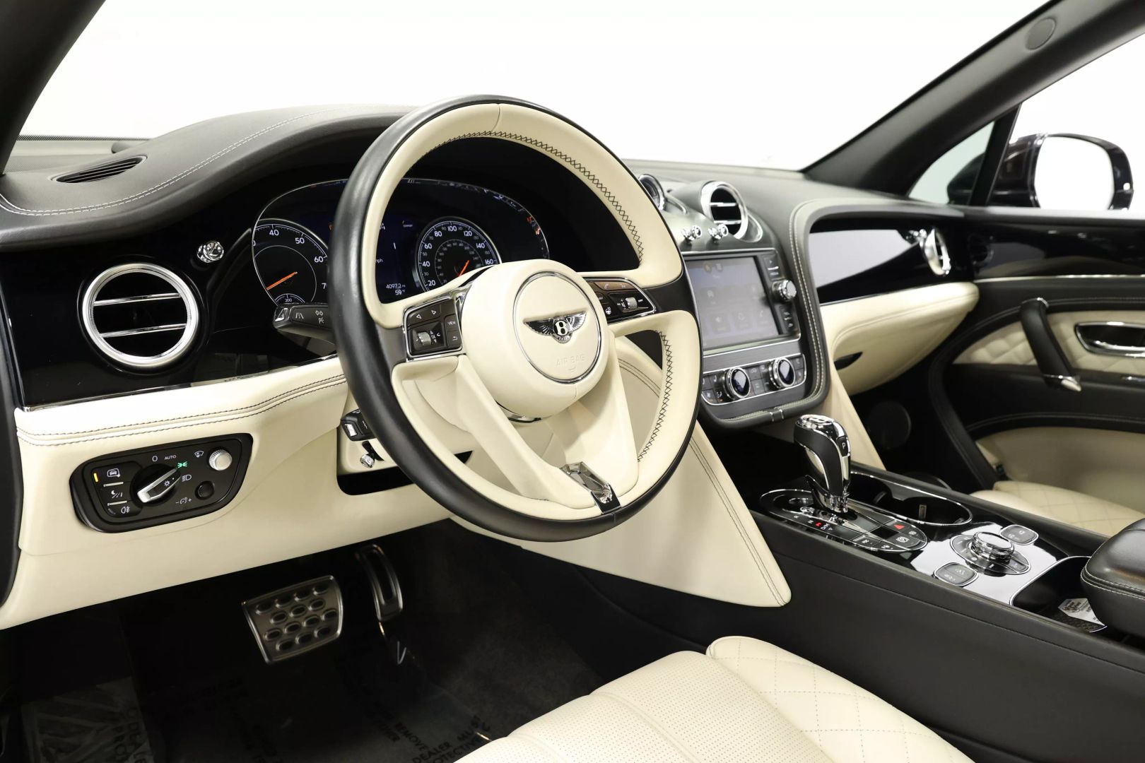 2017 Bentley Bentayga - Image 2
