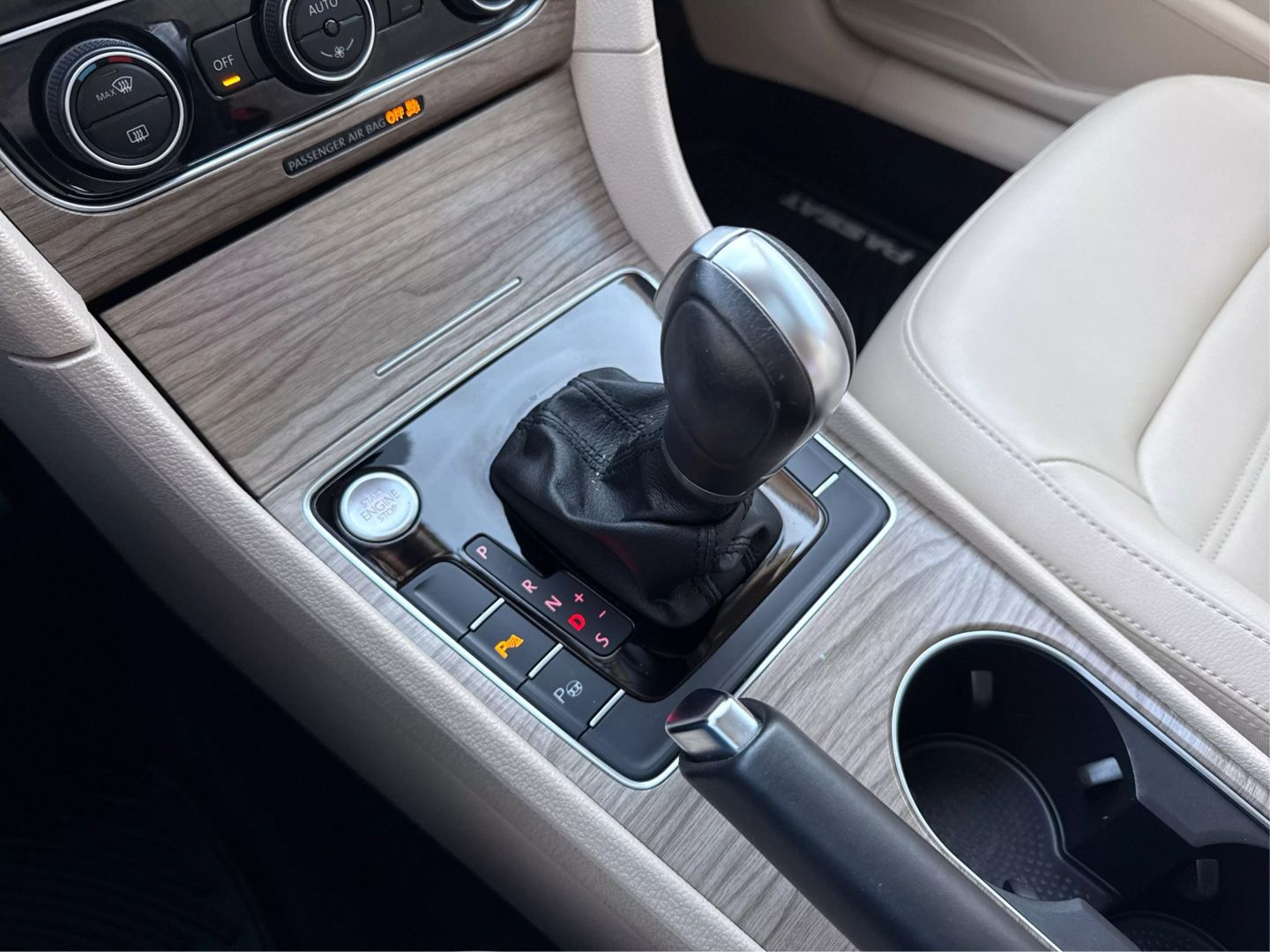 2018 Volkswagen Passat - Image 23