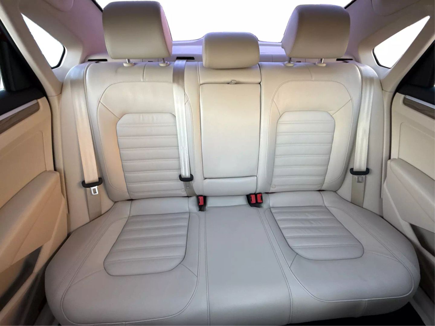2018 Volkswagen Passat - Image 32