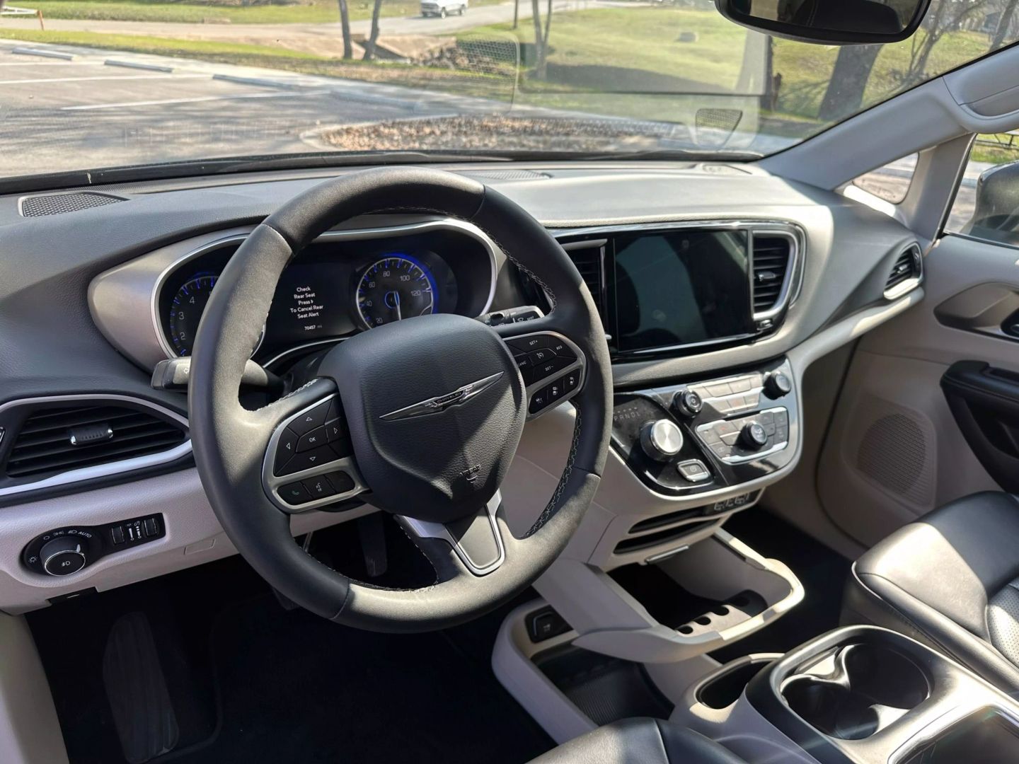 2023 Chrysler Pacifica - Image 5
