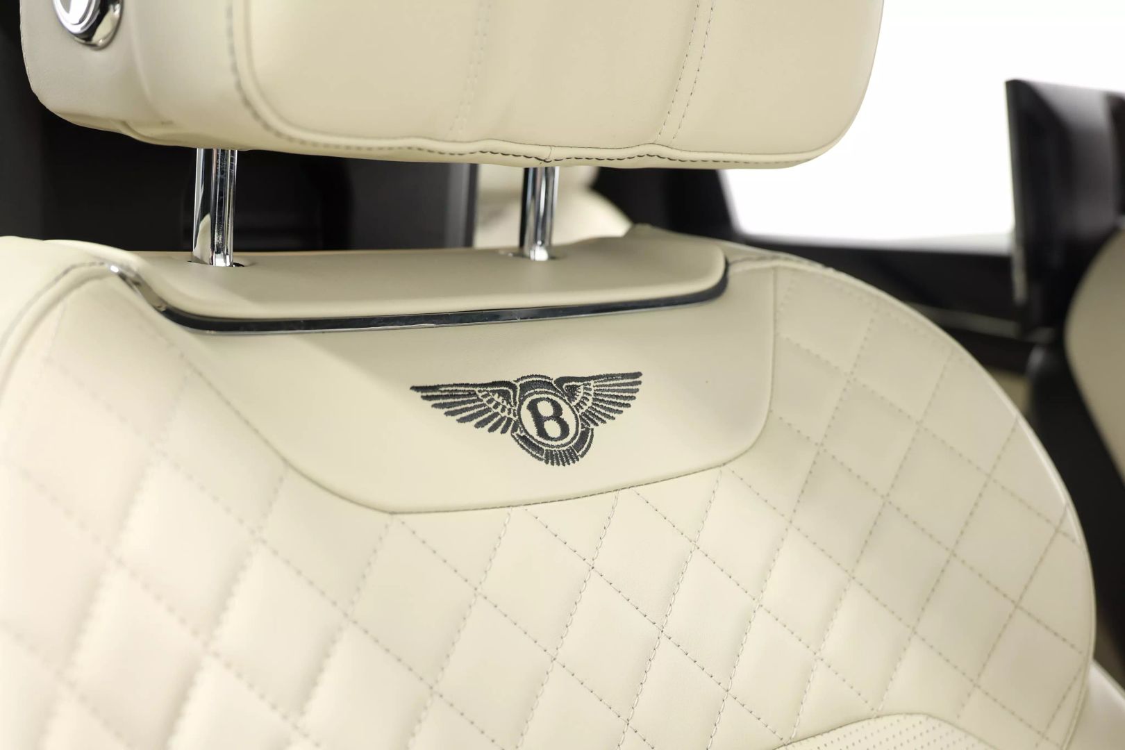 2017 Bentley Bentayga - Image 93