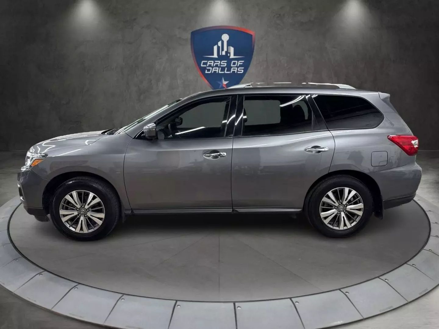 2019 Nissan Pathfinder - Image 2