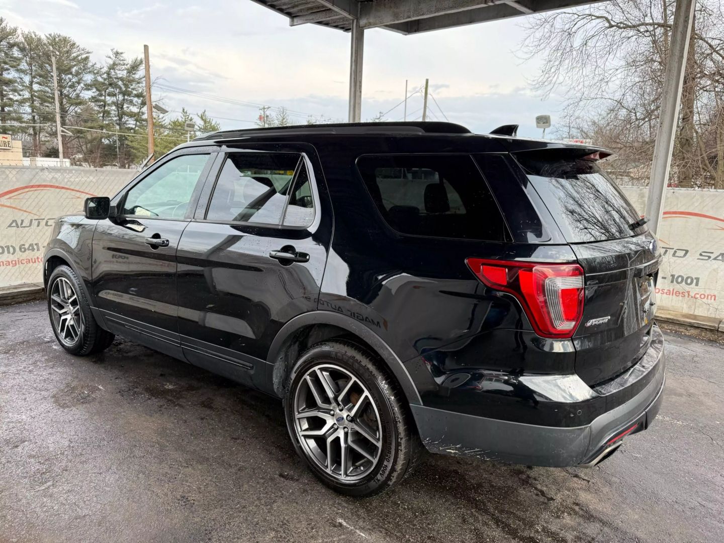 2017 Ford Explorer - Image 13