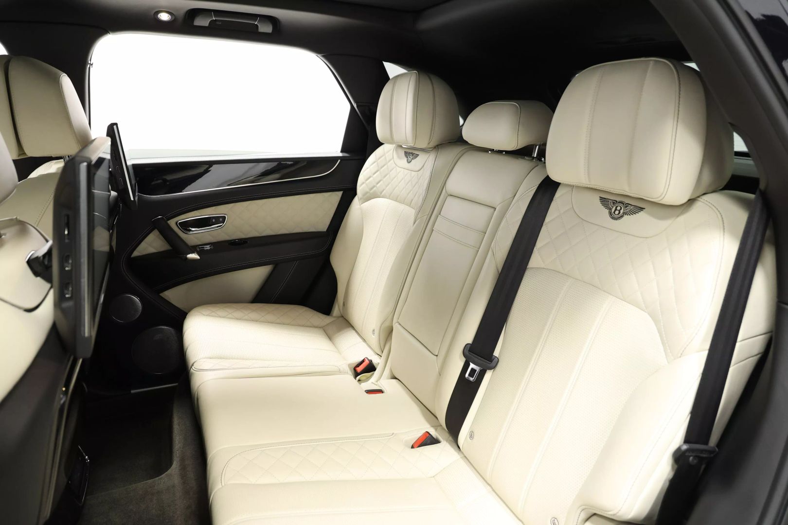 2017 Bentley Bentayga - Image 3