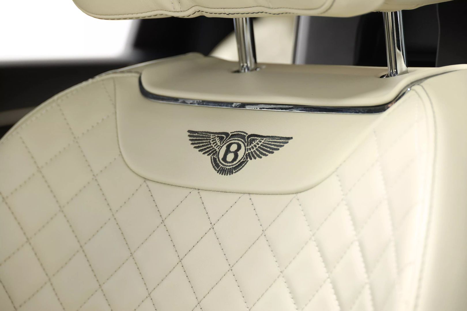 2017 Bentley Bentayga - Image 21