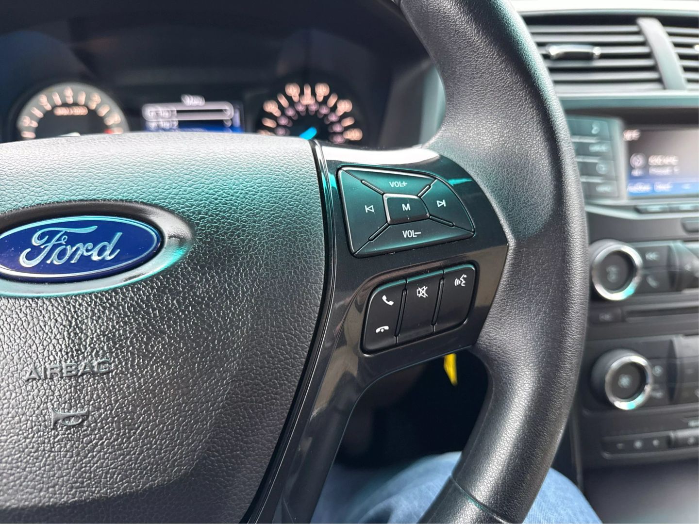 2017 Ford Explorer - Image 22