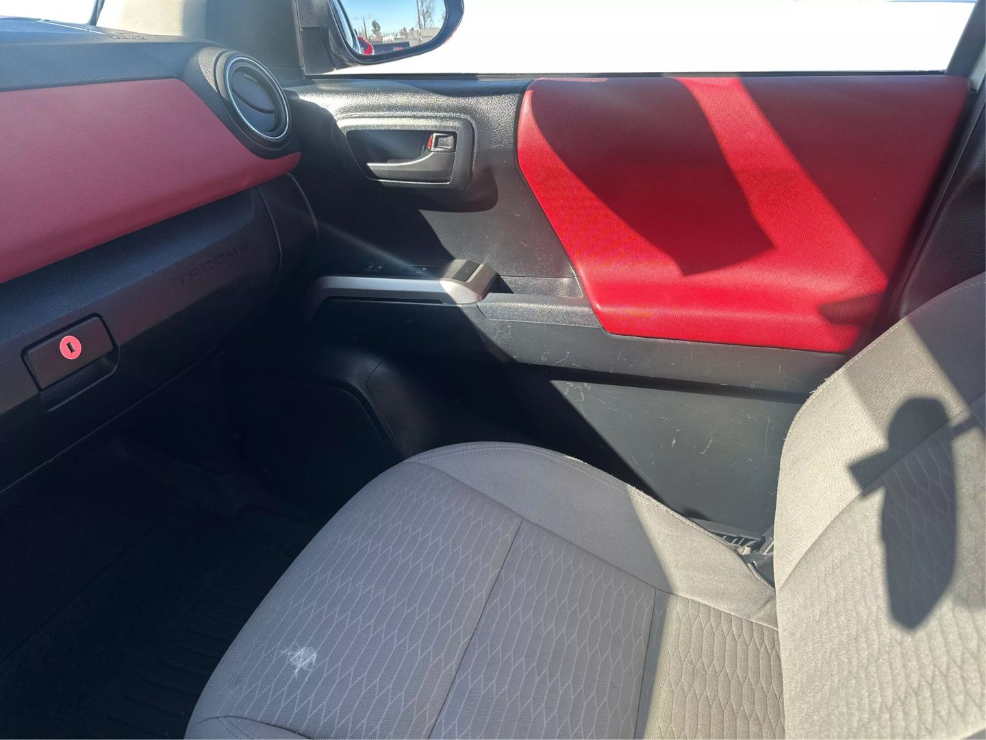 2016 TOYOTA TACOMA DOUBLE CAB PICKUP V6, 3.5 LITER SR5 PICKUP 4D 6 FT