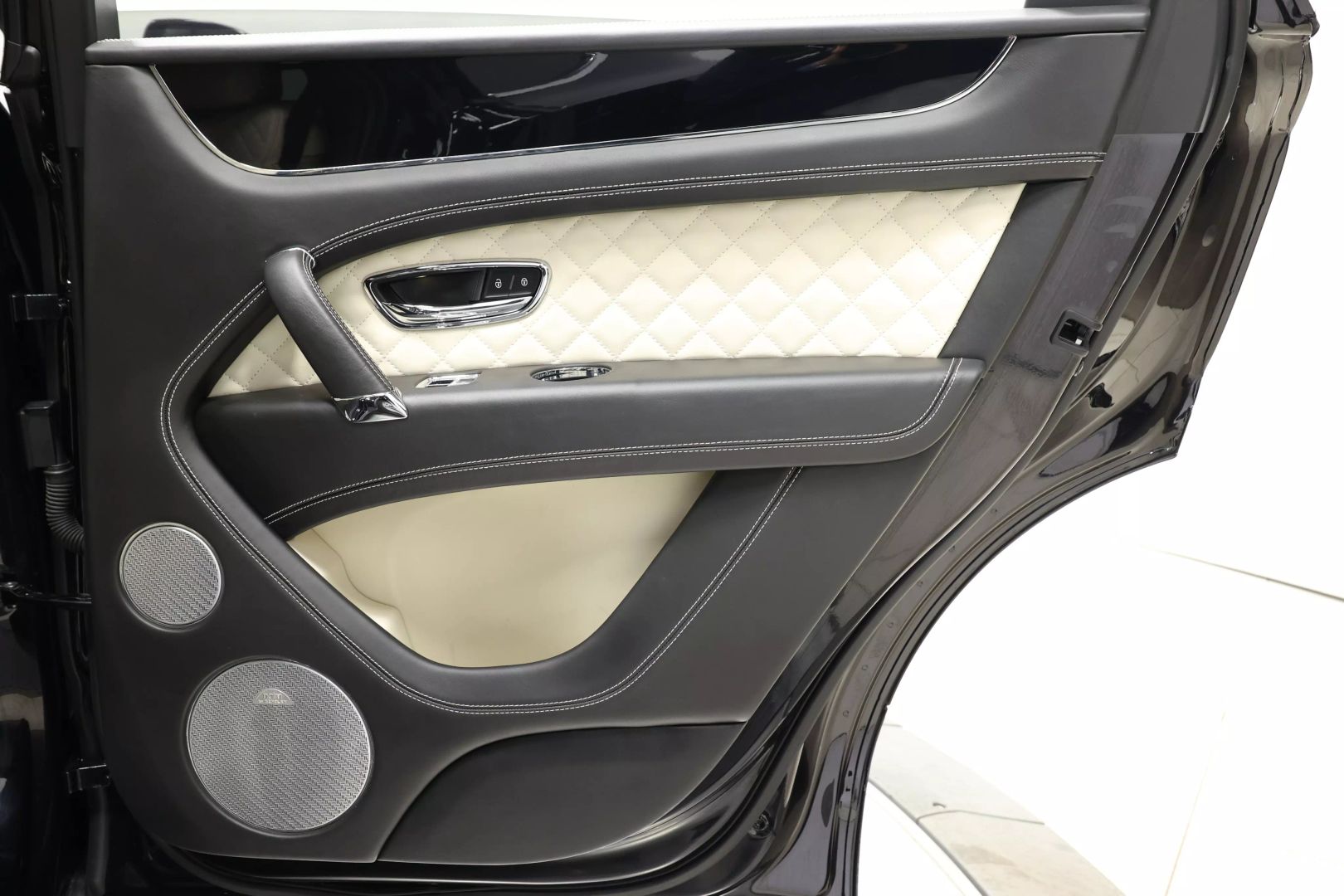 2017 Bentley Bentayga - Image 70