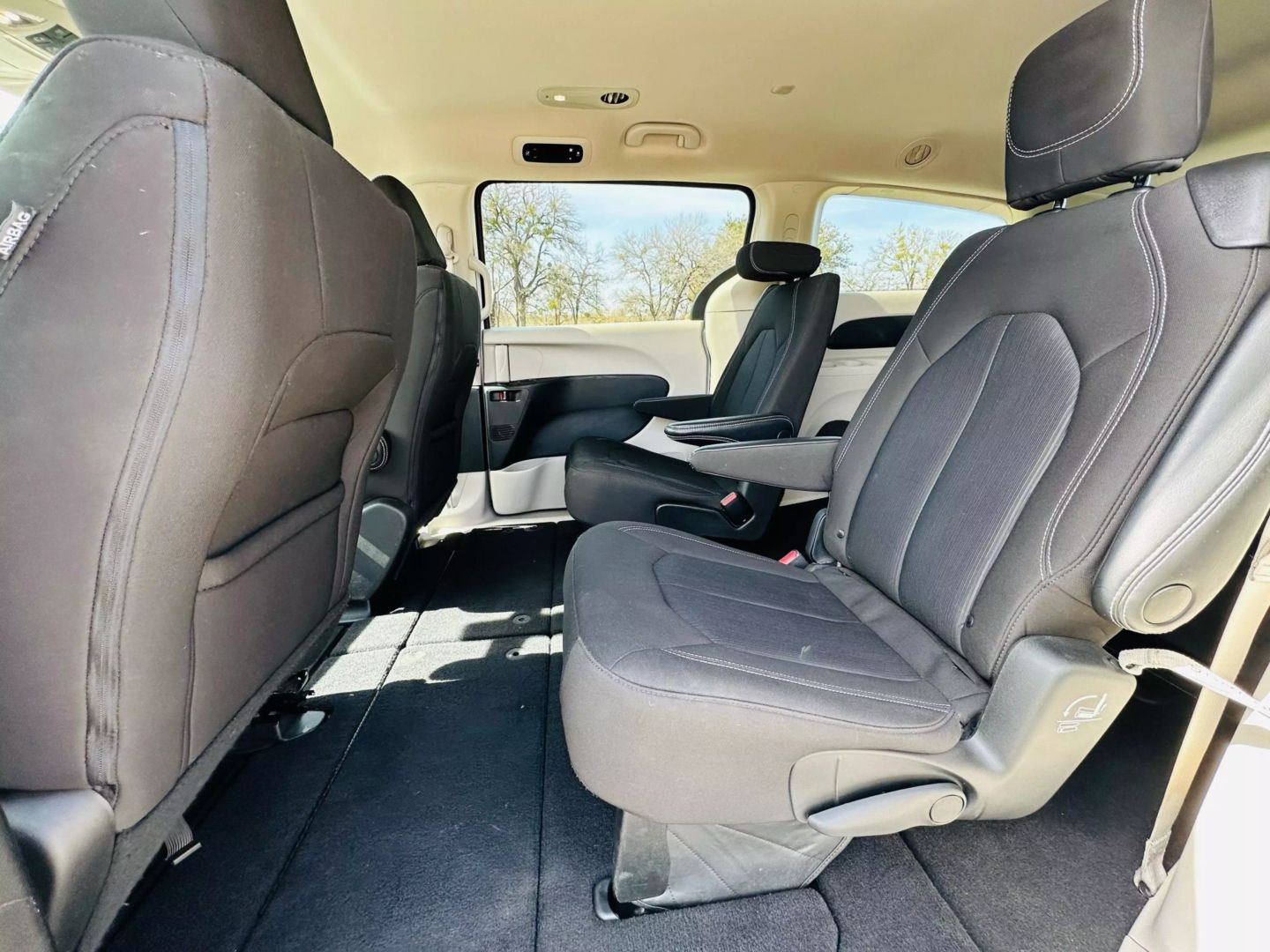2022 Chrysler Voyager - Image 14