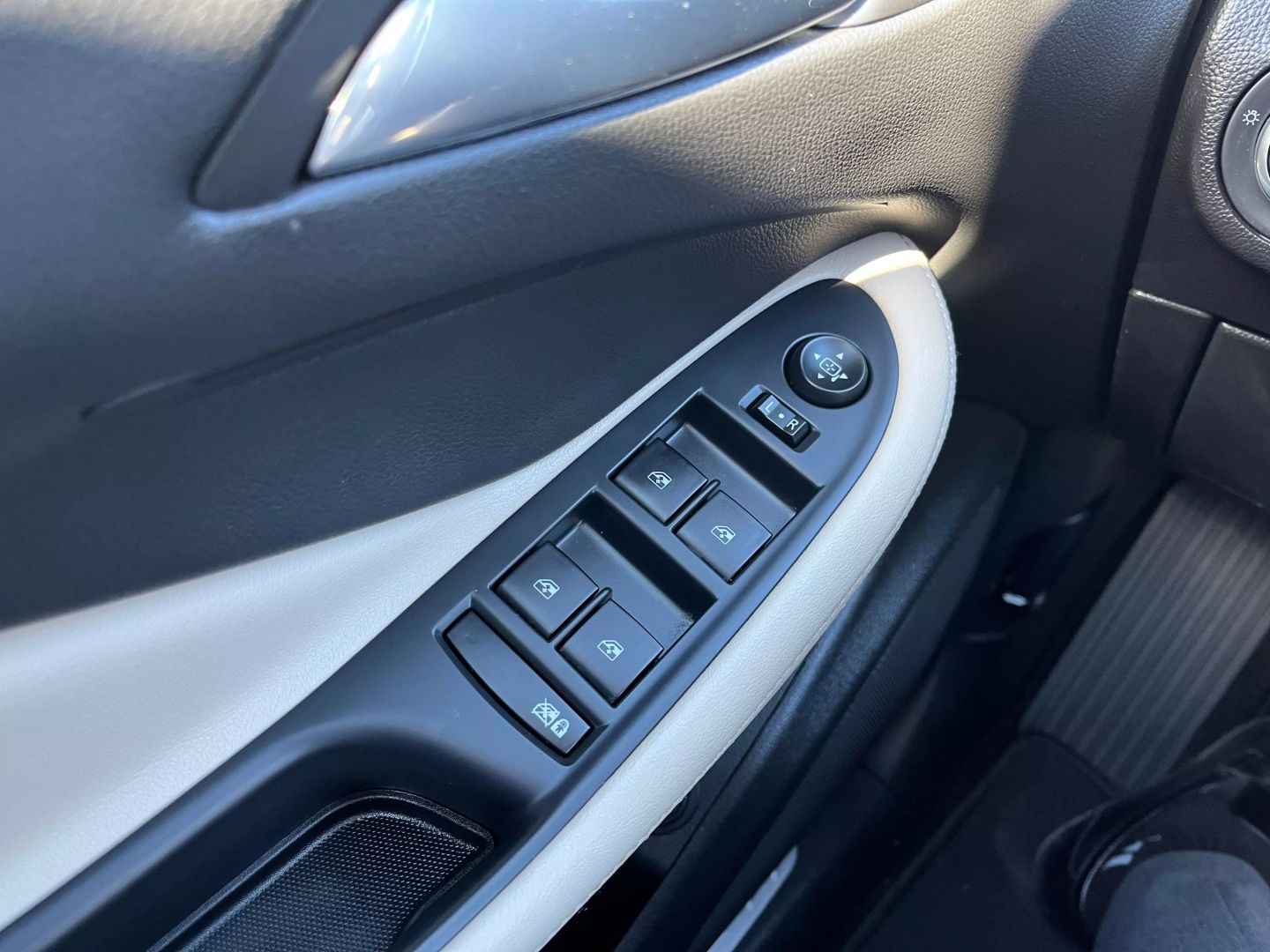 2020 BUICK ENVISION SUV 4-CYL, 2.5 LITER ESSENCE SPORT UTILITY 4D