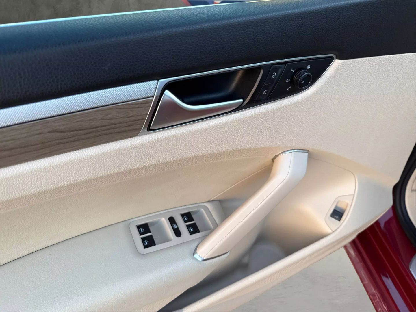 2018 Volkswagen Passat - Image 27