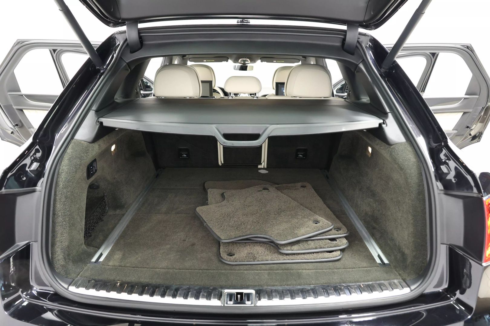 2017 Bentley Bentayga - Image 63
