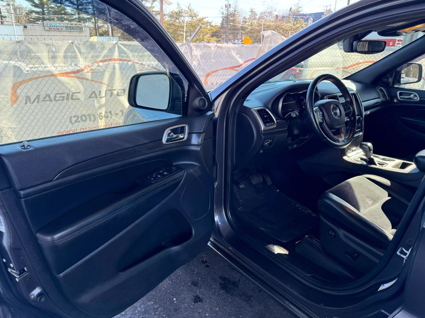 2018 Jeep Grand Cherokee - Image 14