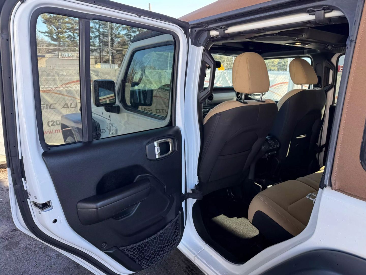 2019 Jeep Wrangler Unlimited - Image 17