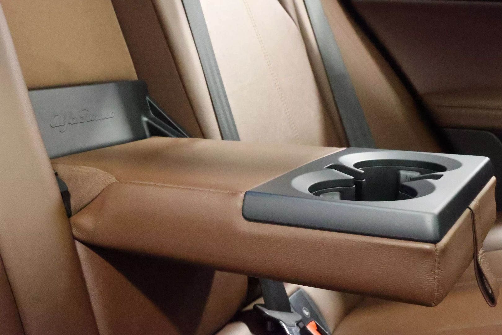 2018 Alfa Romeo Stelvio - Image 74