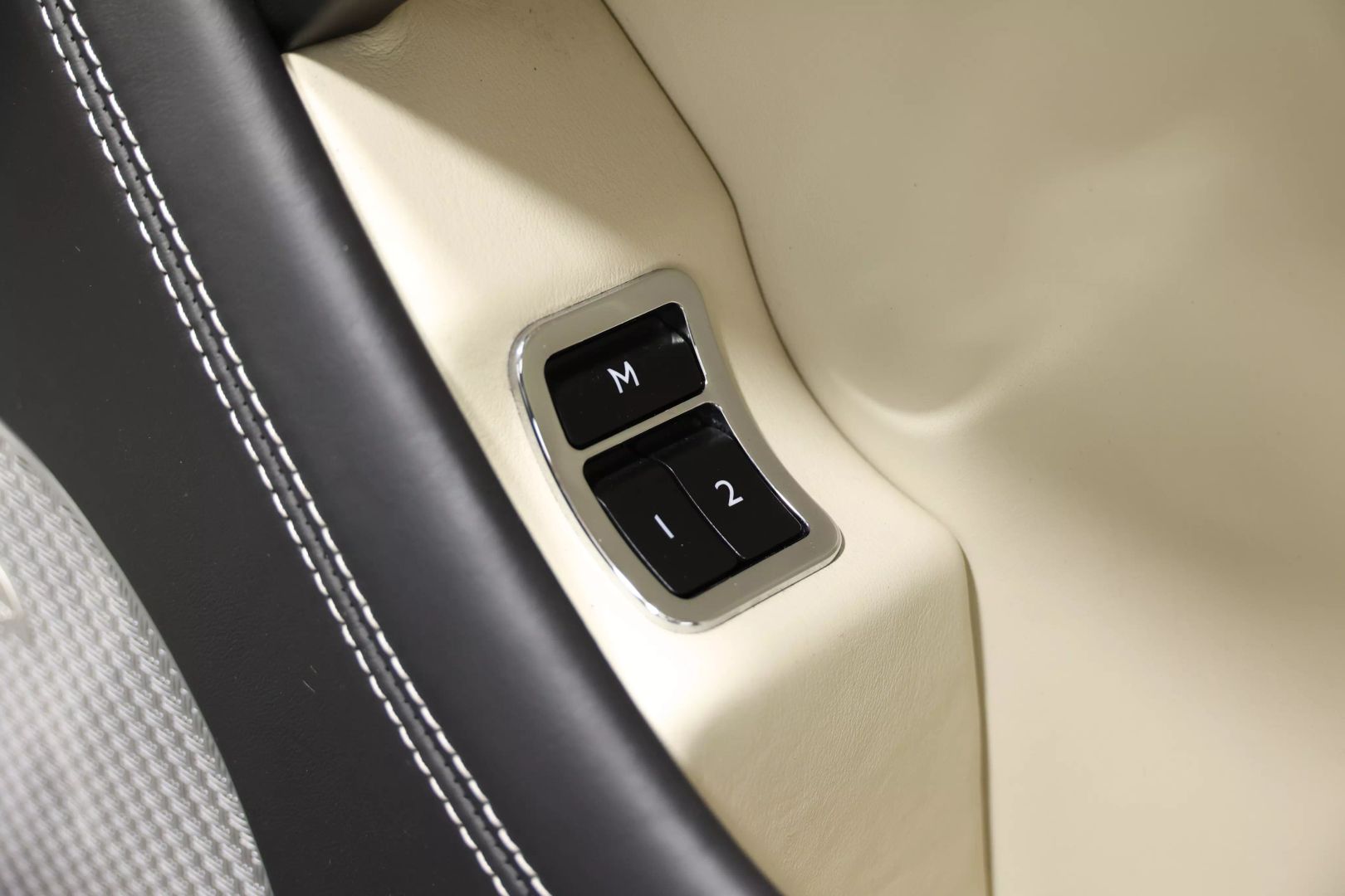 2017 Bentley Bentayga - Image 87