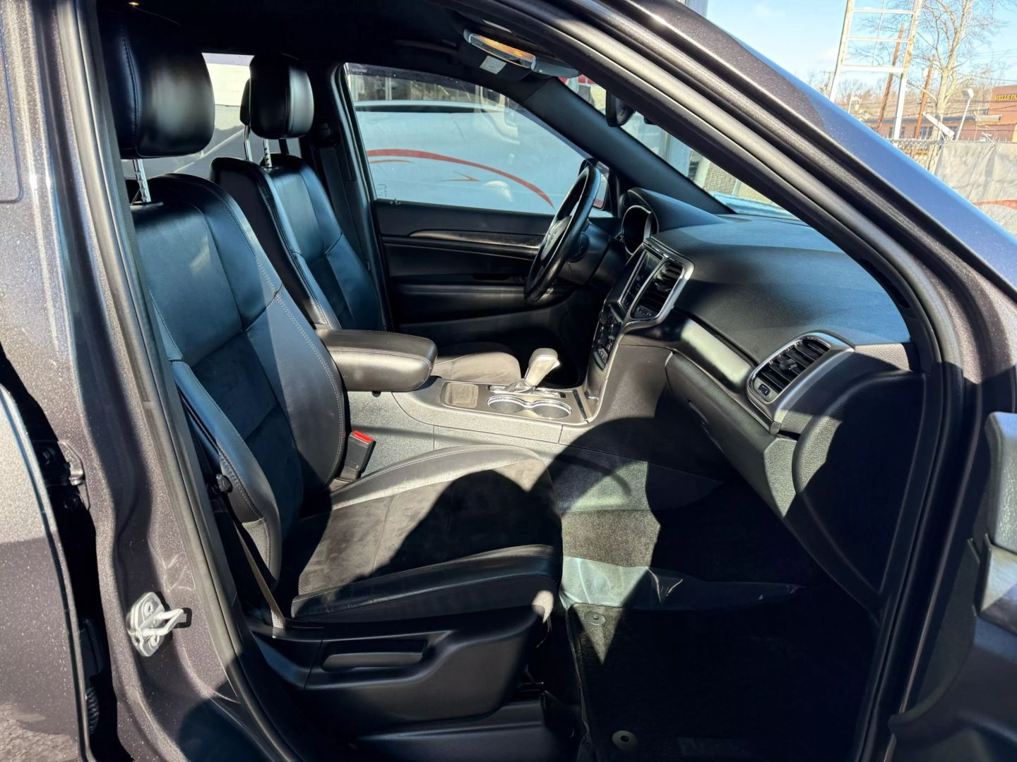 2018 Jeep Grand Cherokee - Image 22