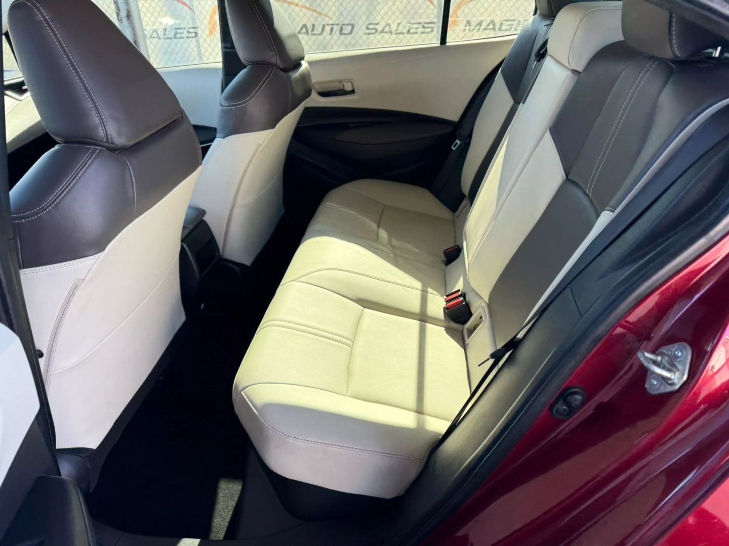 2022 Toyota Corolla Hybrid - Image 18