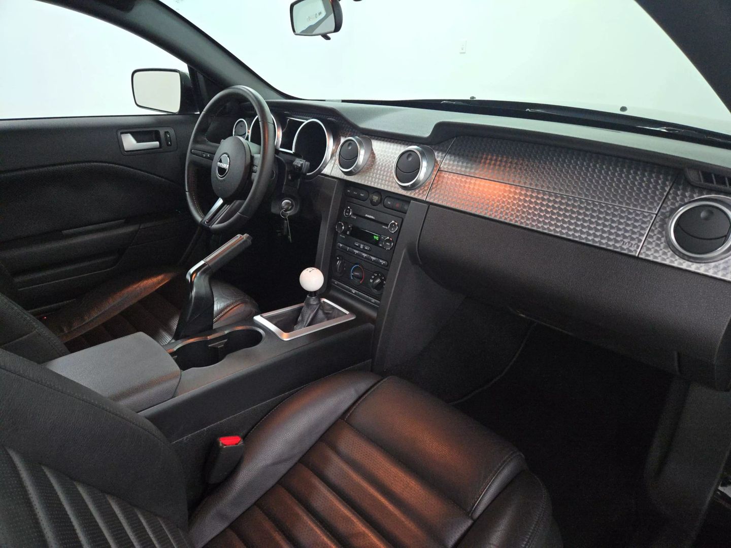 2008 Ford Mustang - Image 28