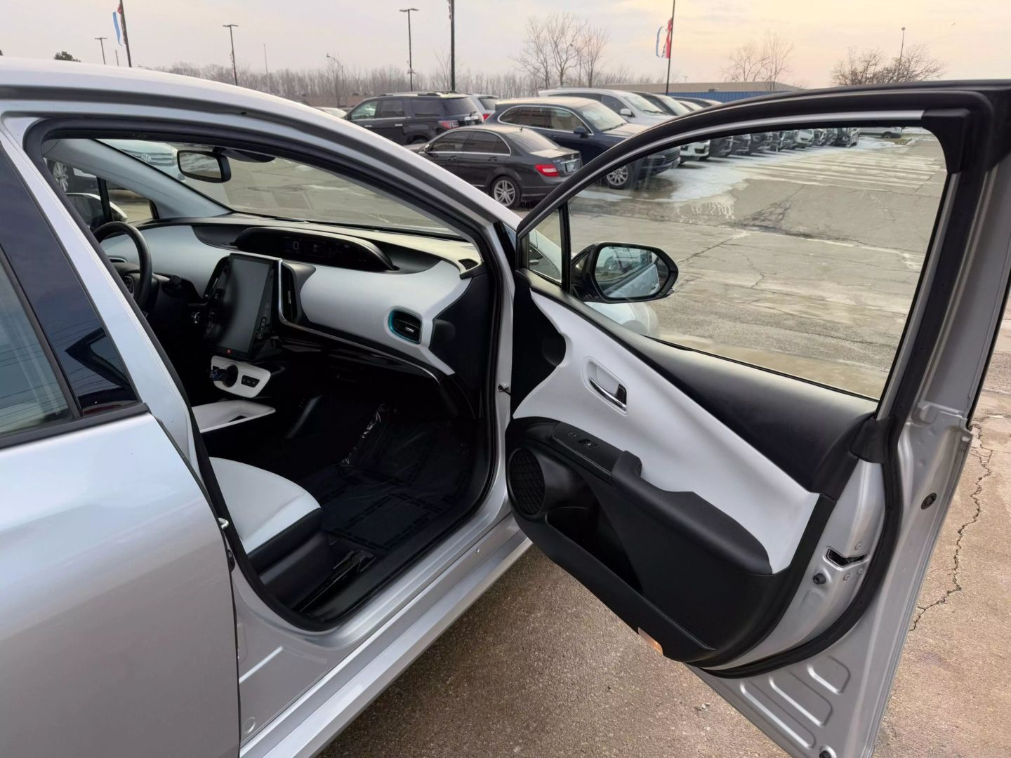 2017 Toyota Prius Prime - Image 25