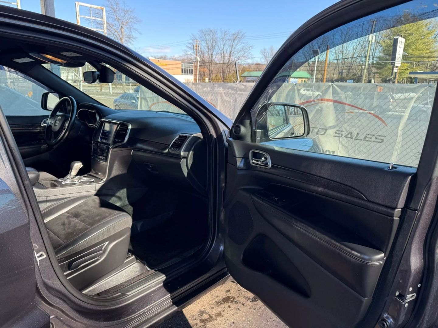 2018 Jeep Grand Cherokee - Image 21