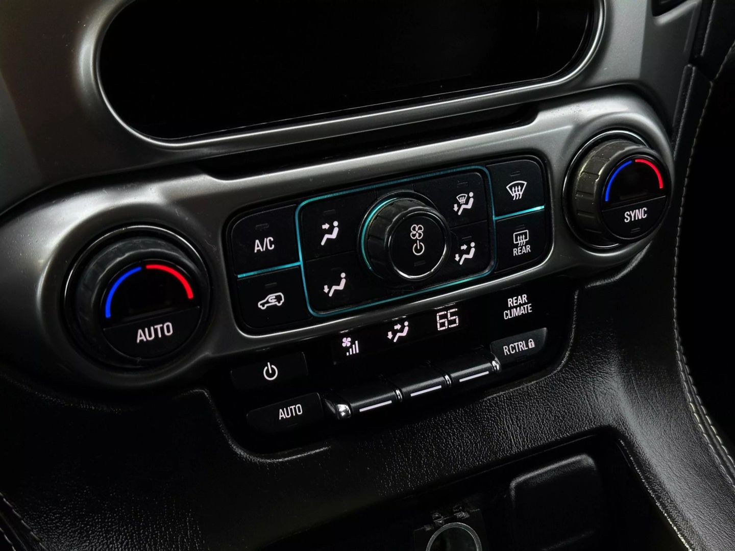 2019 Chevrolet Tahoe - Image 35