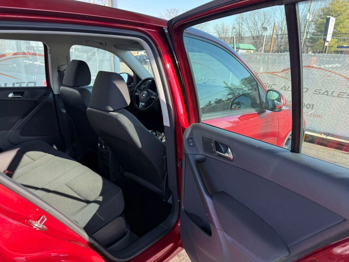 2014 Volkswagen Tiguan - Image 21