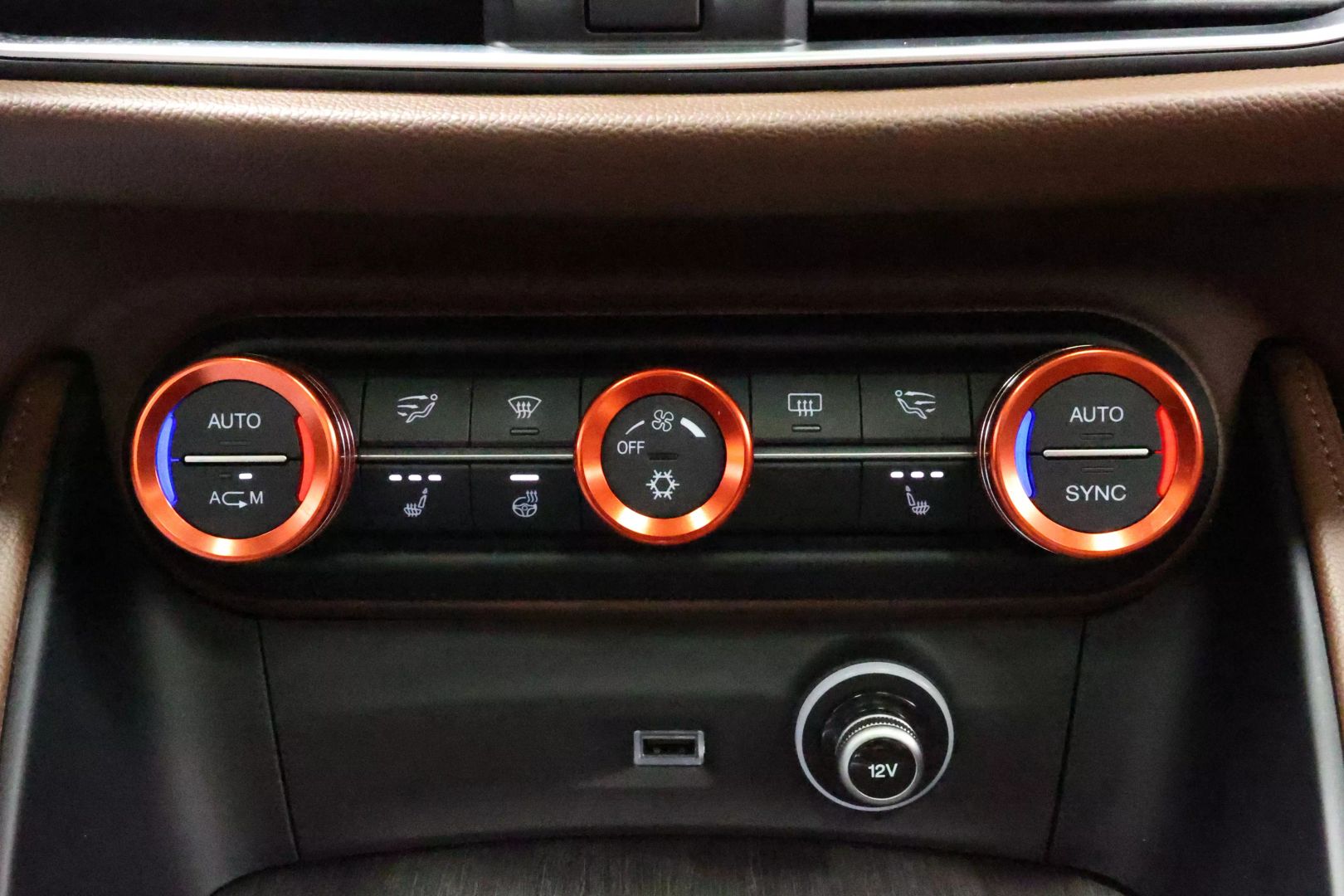 2018 Alfa Romeo Stelvio - Image 40