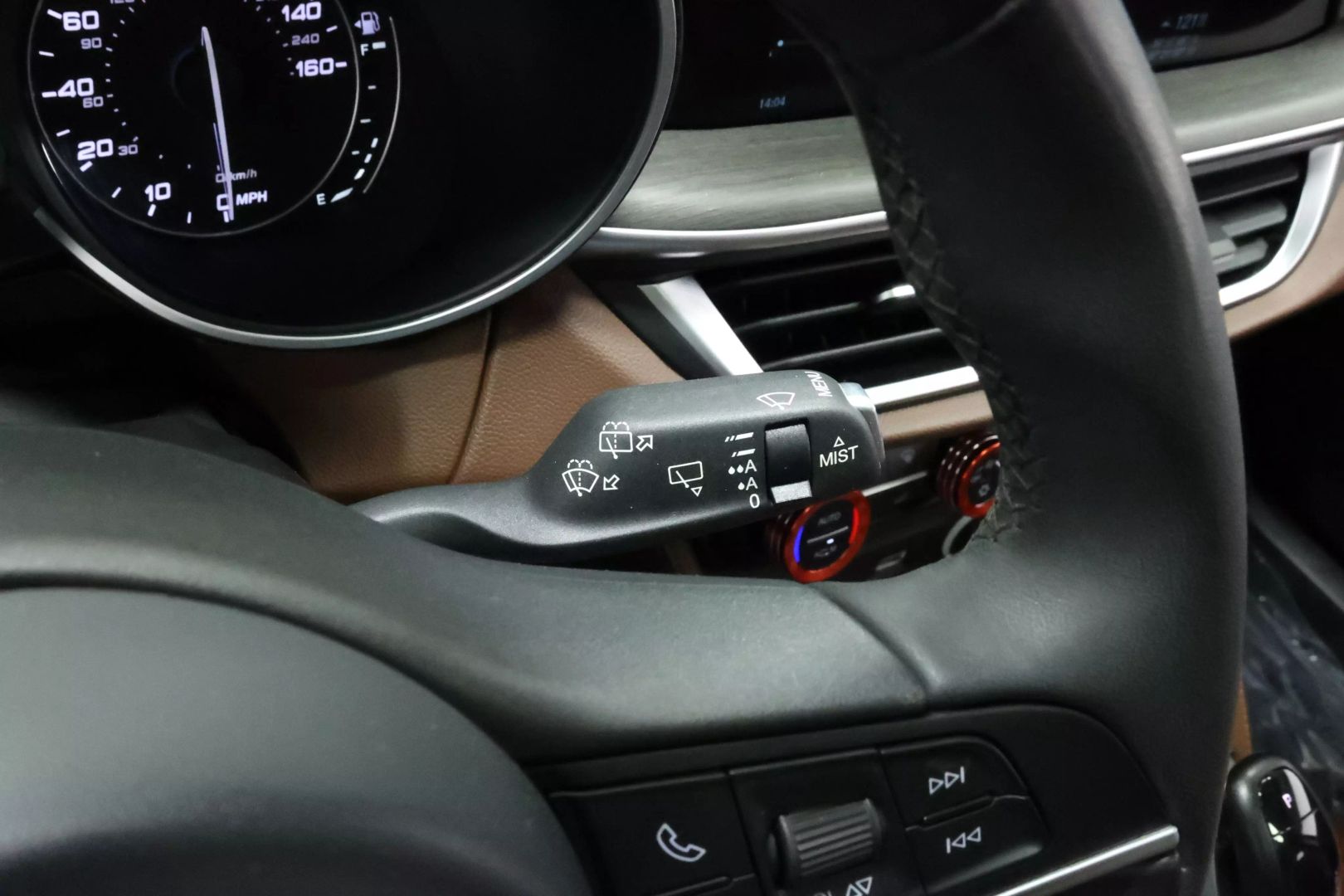 2018 Alfa Romeo Stelvio - Image 28