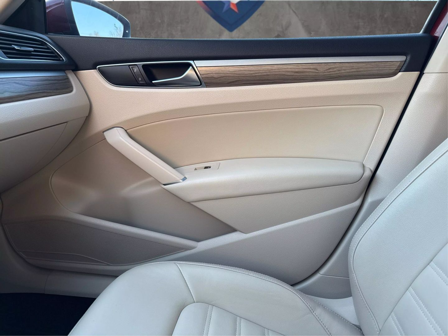 2018 Volkswagen Passat - Image 39
