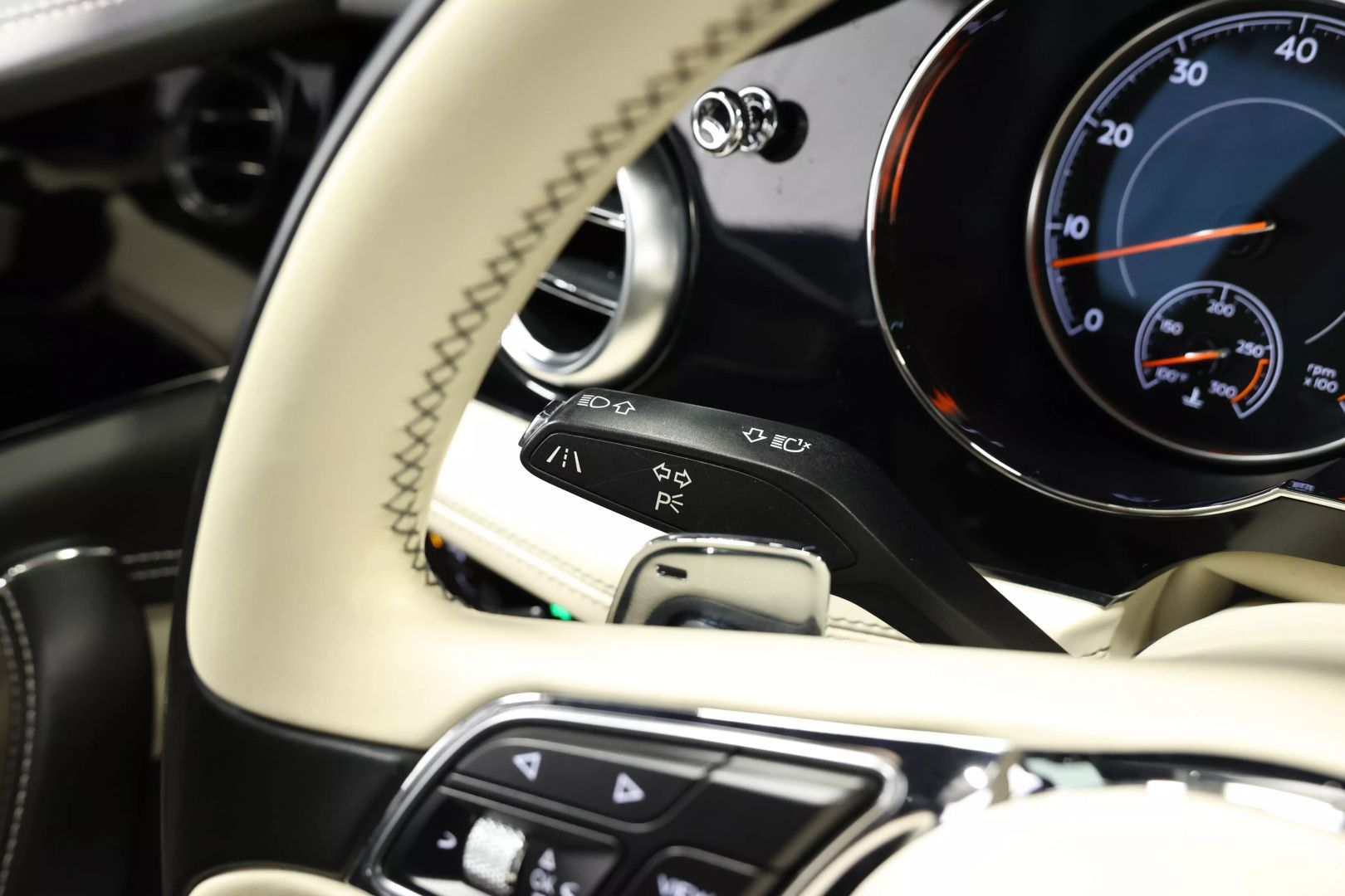 2017 Bentley Bentayga - Image 25