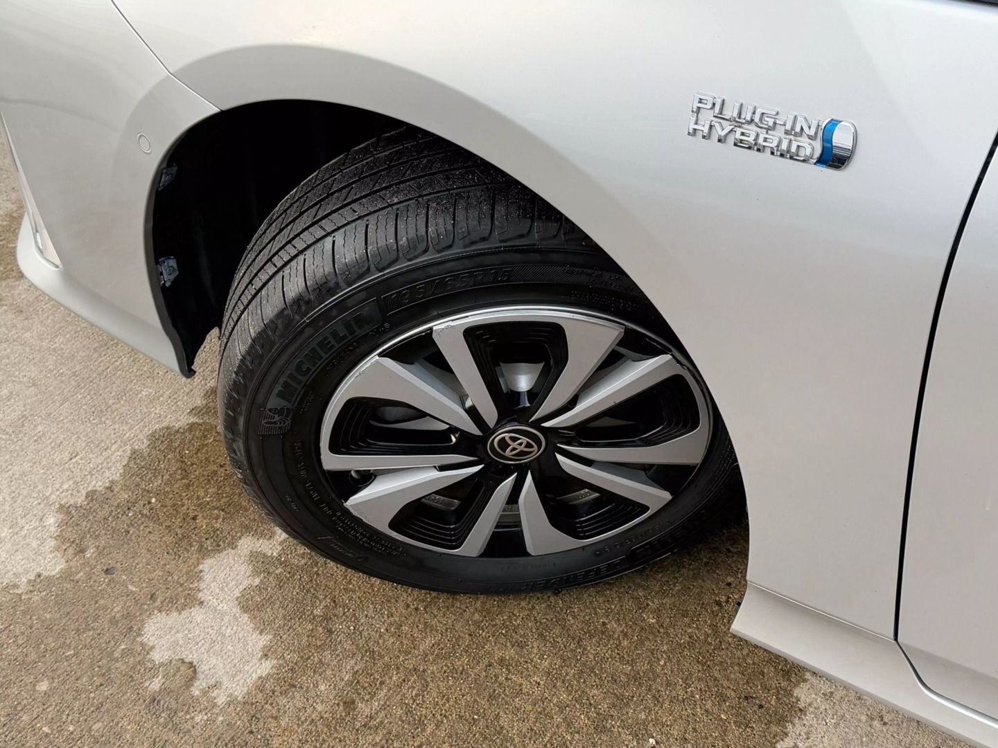2017 Toyota Prius Prime - Image 52