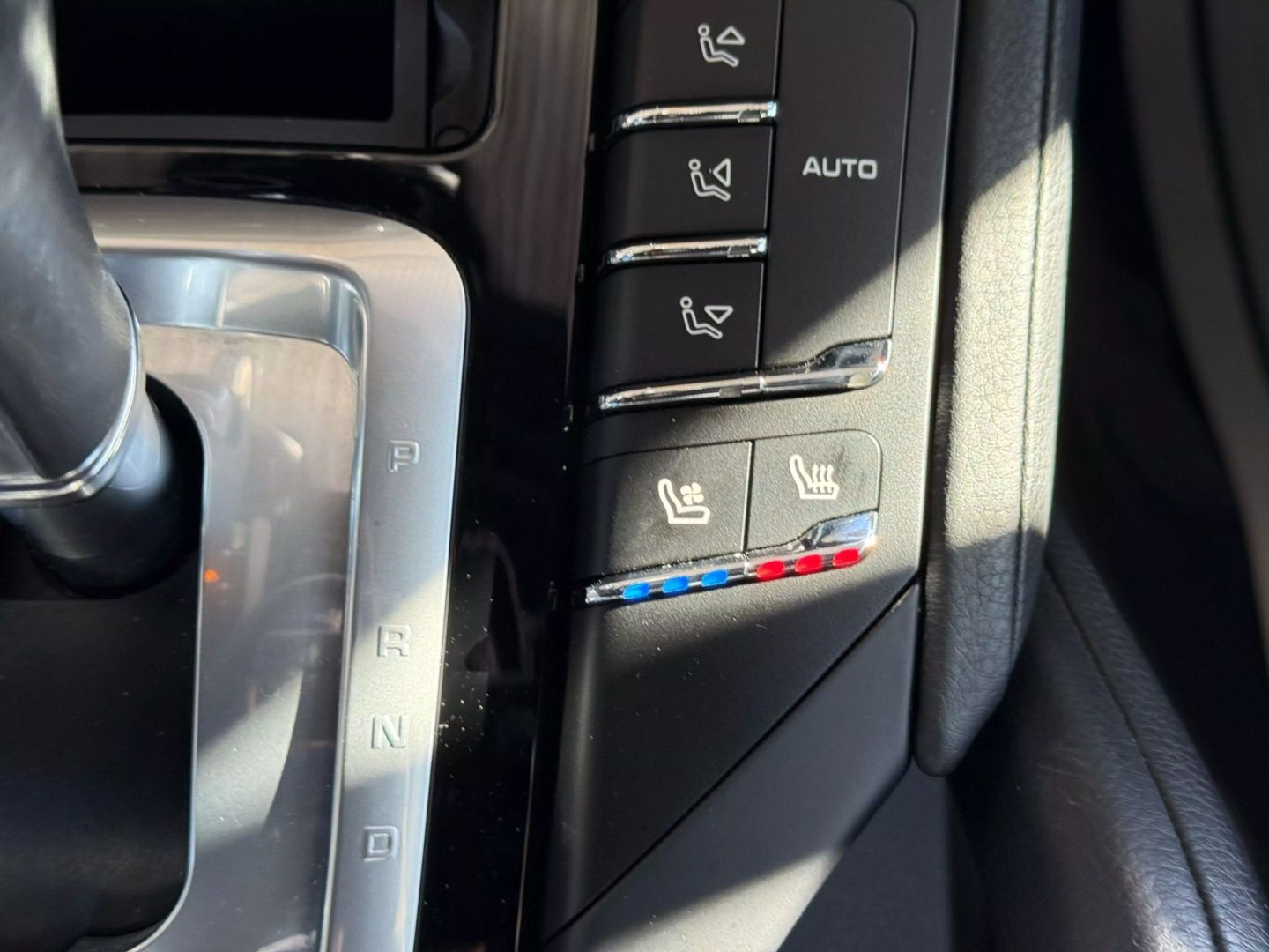 2016 Porsche Cayenne - Image 31