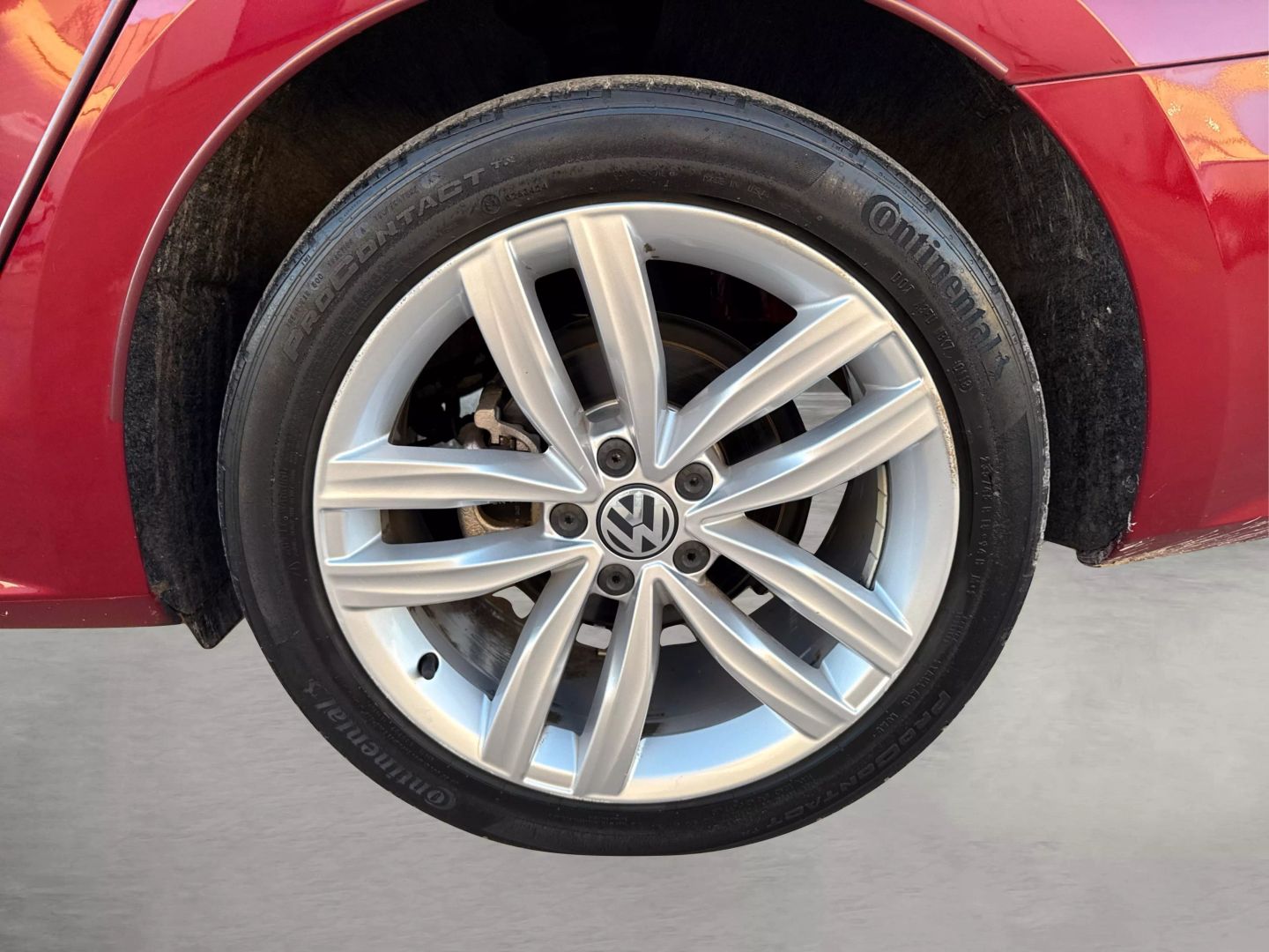 2018 Volkswagen Passat - Image 16