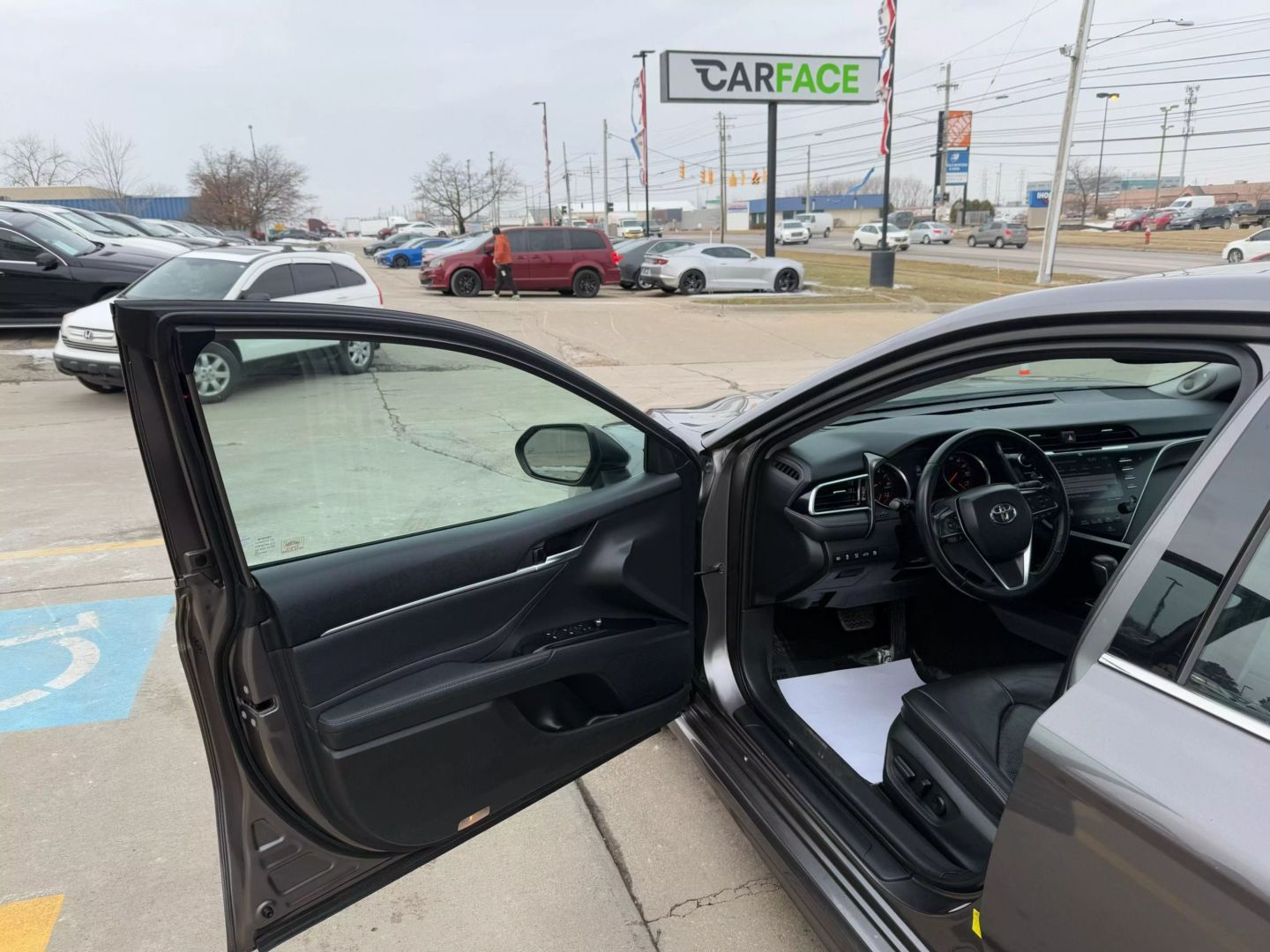 2018 Toyota Camry - Image 17