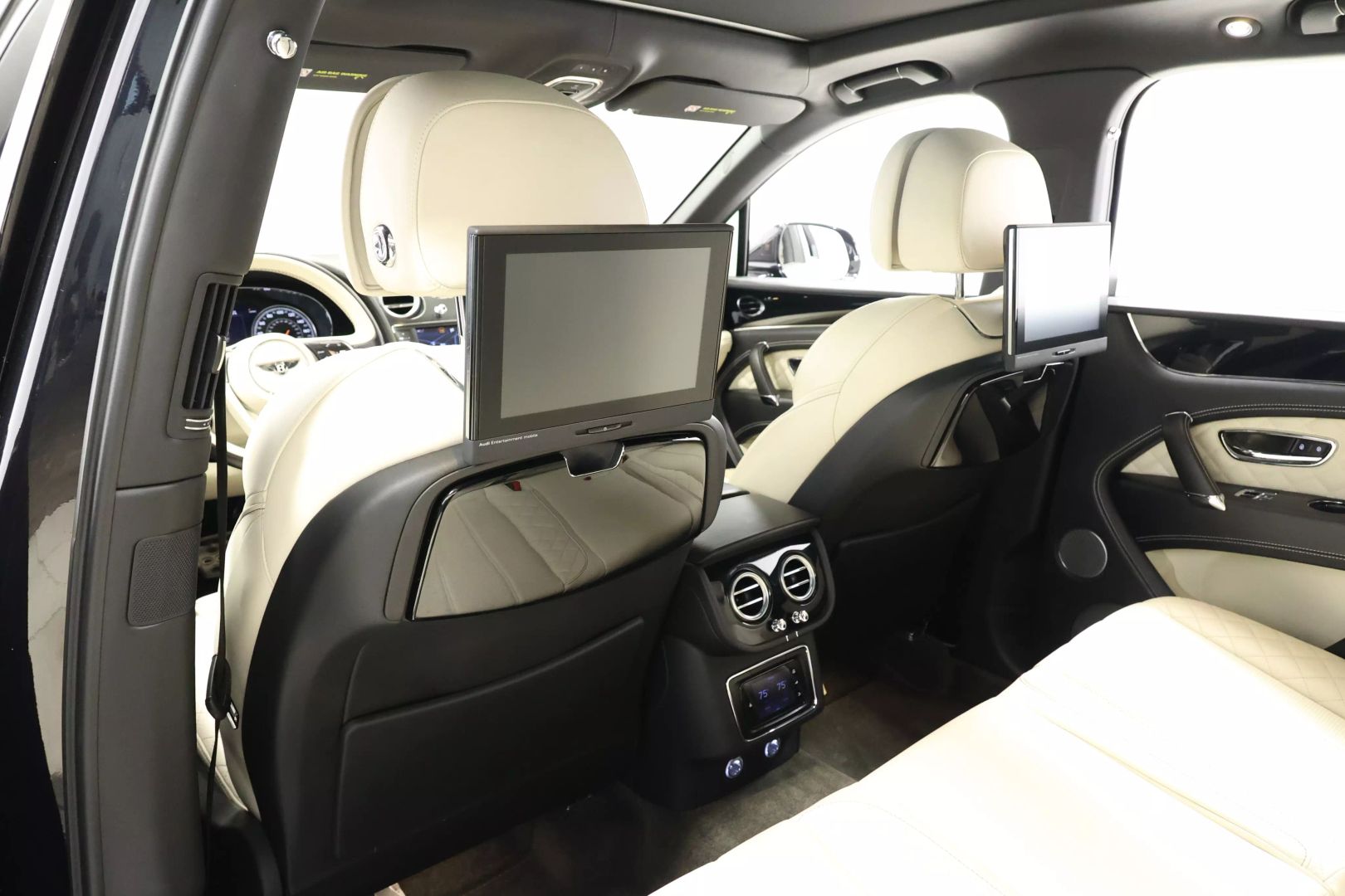 2017 Bentley Bentayga - Image 57