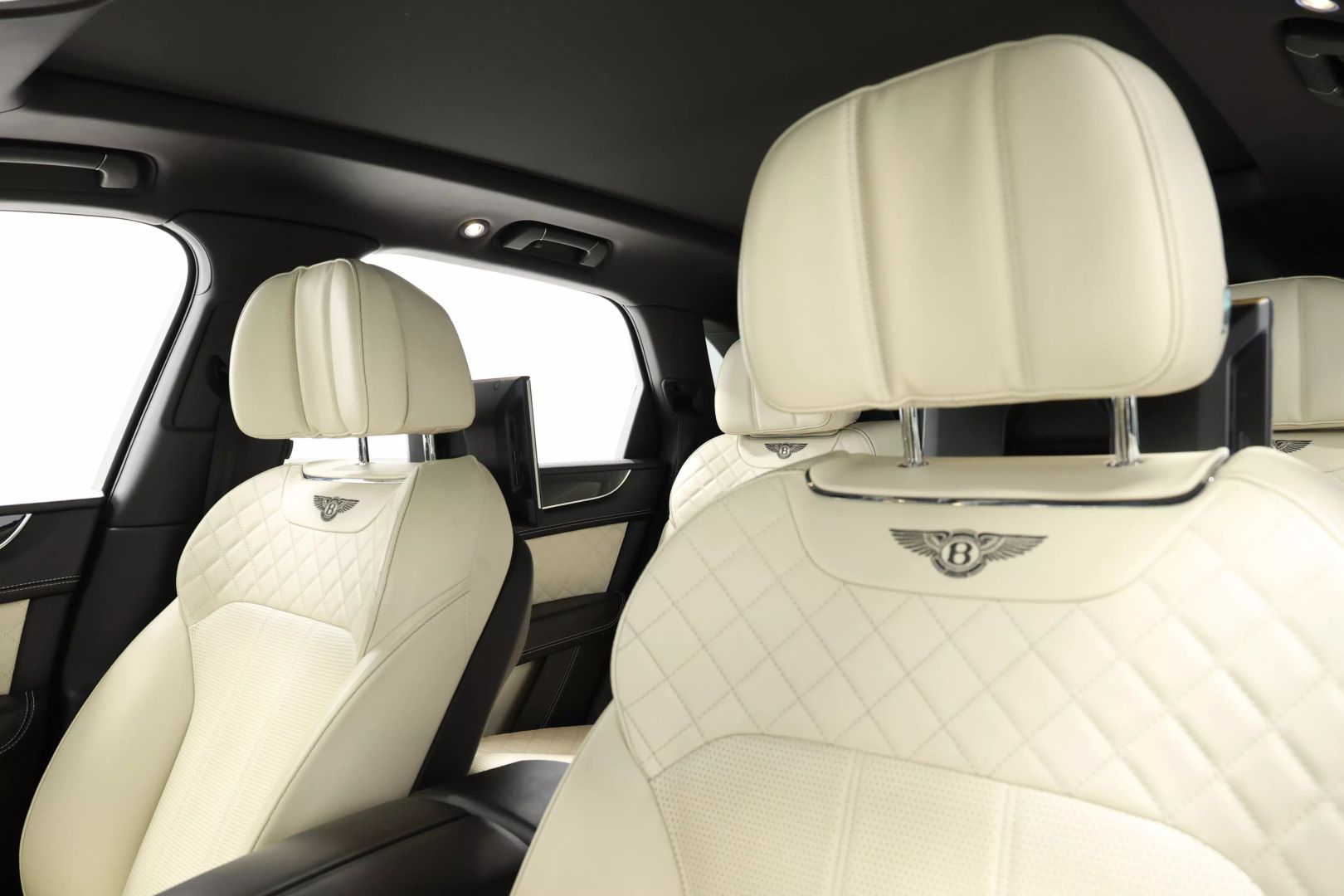 2017 Bentley Bentayga - Image 19
