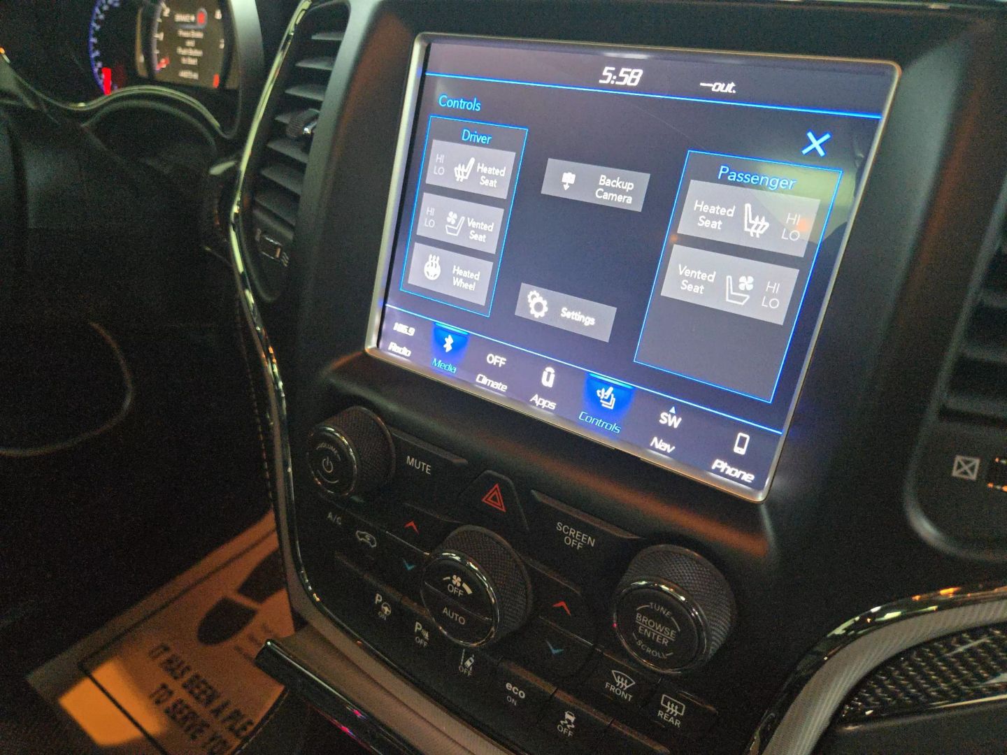 2018 Jeep Grand Cherokee - Image 32