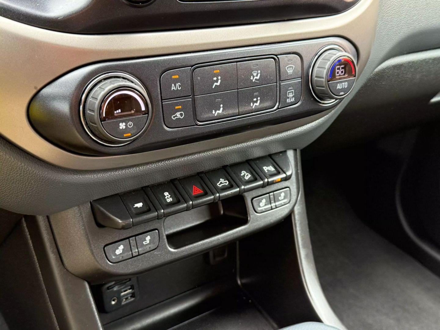 2020 Chevrolet Colorado Crew Cab - Image 29