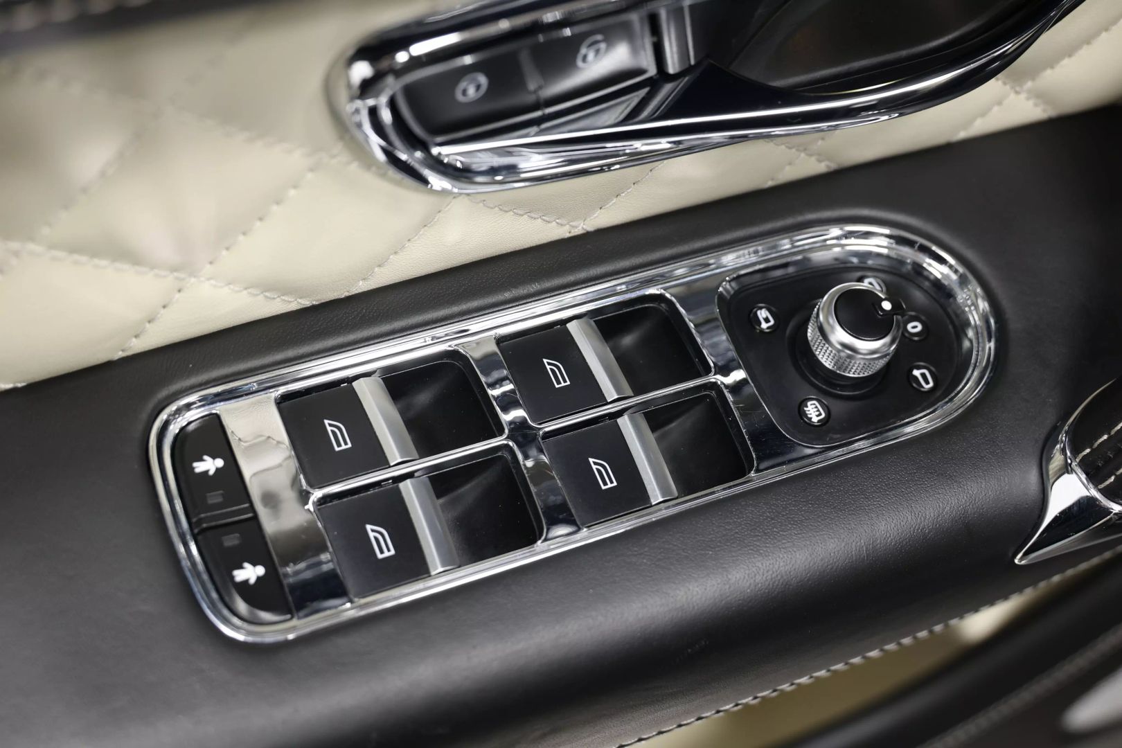2017 Bentley Bentayga - Image 10