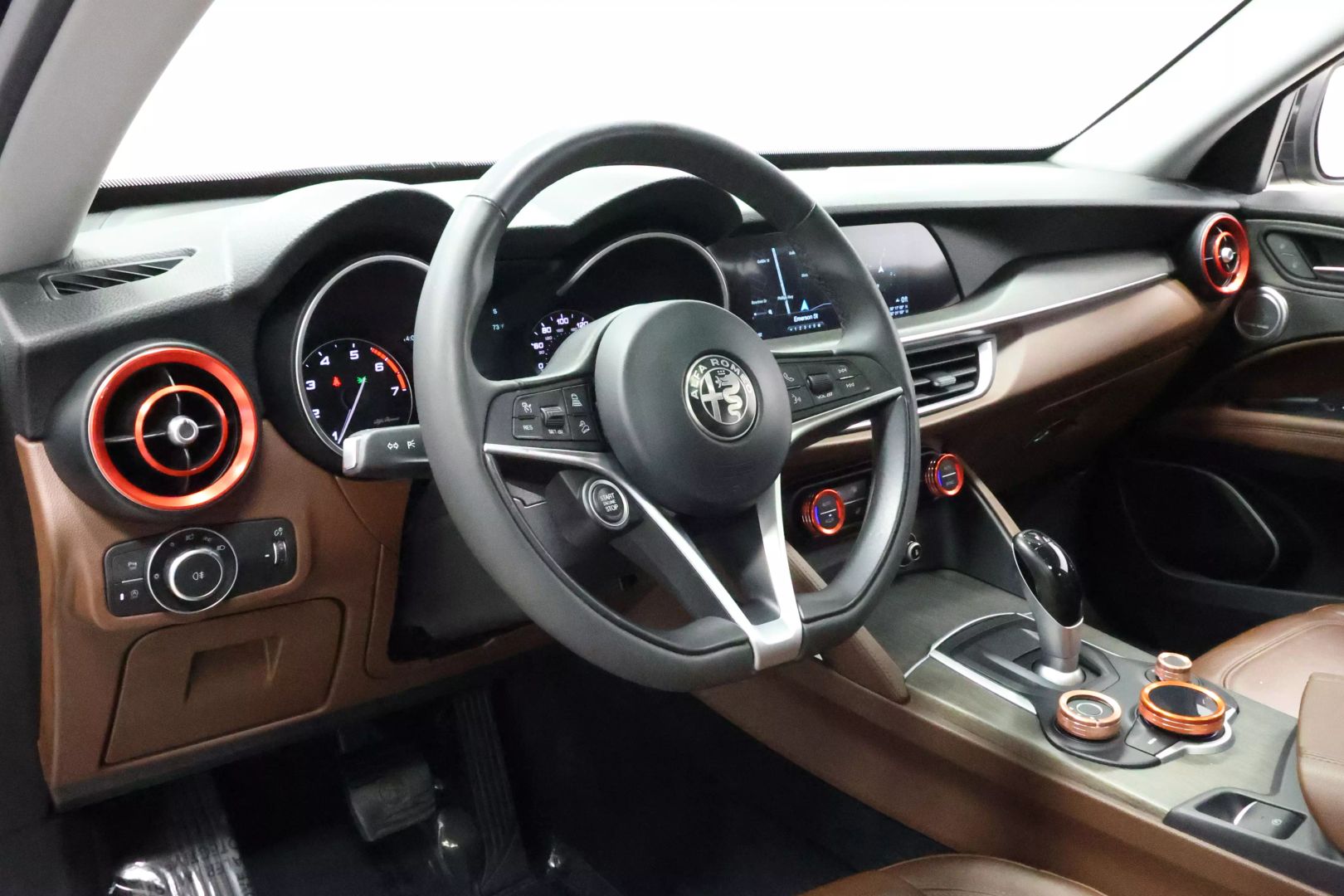 2018 Alfa Romeo Stelvio - Image 2