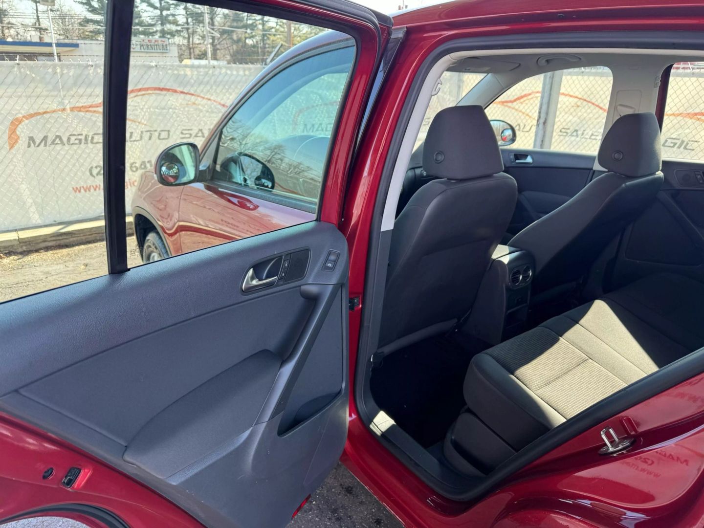 2014 Volkswagen Tiguan - Image 17